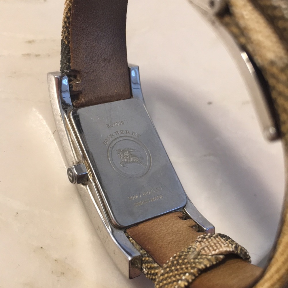 Burberry Plaid Heritage Nova Check Watch - Picture 2 of 2